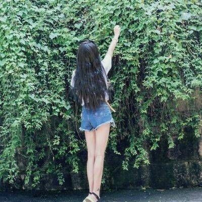 戴帽女生长发背影头像📚「永不凋零的花」意境头像