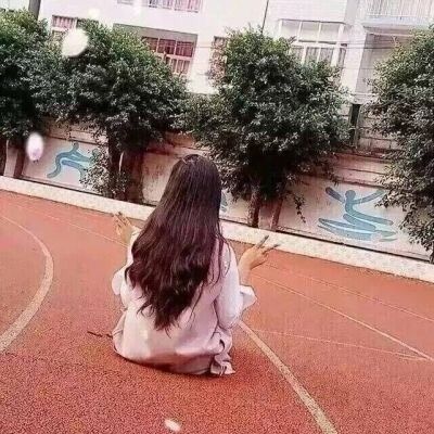 戴帽女生长发背影头像📚「永不凋零的花」意境头像