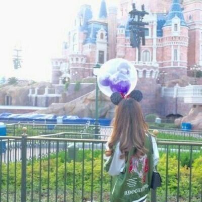 戴帽女生长发背影头像📚「永不凋零的花」意境头像