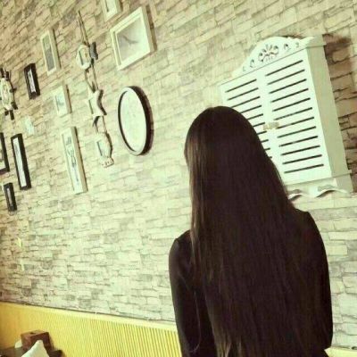 戴帽女生长发背影头像📚「永不凋零的花」意境头像
