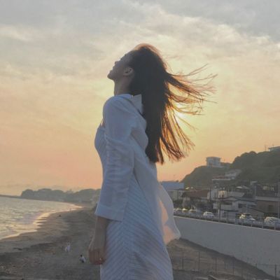唯美侧脸女生背影头像🎀戴帽子意境头像合集