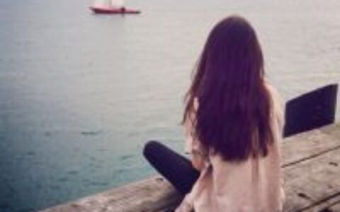忧伤女生长发背影头像合集 🌙 唯美伤感风格女生头像精选
