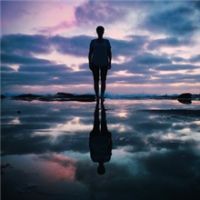 爱旅游的男生背影qq头像🌅帅气全身图片大全【氛围感旅行专题】
