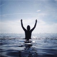 爱旅游的男生背影qq头像🌅帅气全身图片大全【氛围感旅行专题】