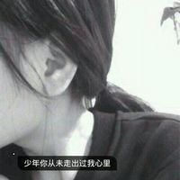 黑白伤感女生背影带字头像🖤聚焦抑郁情绪的视觉呈现