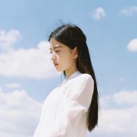 悲伤系女生背影/侧面头像🌧️勾勒图书馆窗边垂首的朦胧侧影，