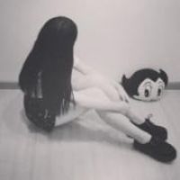 悲伤系女生背影/侧面头像🌧️勾勒图书馆窗边垂首的朦胧侧影，