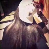 女孩QQ戴帽子背影头像🎯主打霸气真人系列