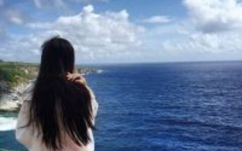 海边长发背影图片女生唯美图片🌊长发美女海边侧面头像