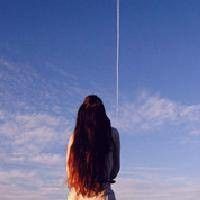 海边长发背影图片女生唯美图片🌊长发美女海边侧面头像