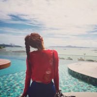 海边长发背影图片女生唯美图片🌊长发美女海边侧面头像