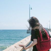 海边长发背影图片女生唯美图片🌊长发美女海边侧面头像