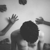 qq男生头像黑暗系高冷🖤精选黑白帅气背影系列