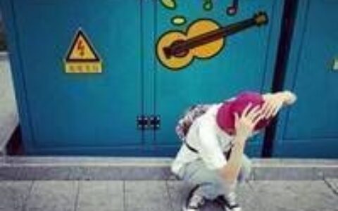 QQ情侣头像一男一女背书包🎒专属于校园恋人的背影设计