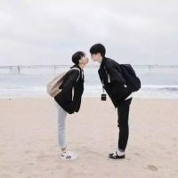 QQ情侣头像一男一女背书包🎒专属于校园恋人的背影设计