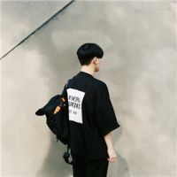 qq头像男生背影帅气🎒qq头像男生背影背书包的