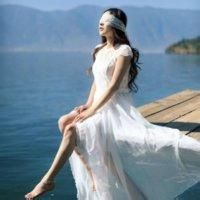 QQ头像女生海边背影唯美🌊精选海浪与夕阳交织的浪漫瞬间