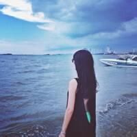QQ头像女生海边背影唯美🌊精选海浪与夕阳交织的浪漫瞬间