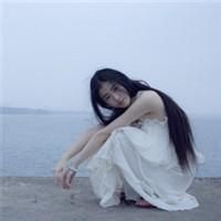 QQ头像女生海边背影唯美🌊精选海浪与夕阳交织的浪漫瞬间