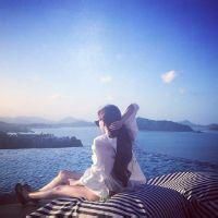 QQ头像女生海边背影唯美🌊精选海浪与夕阳交织的浪漫瞬间
