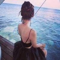QQ头像女生海边背影唯美🌊精选海浪与夕阳交织的浪漫瞬间