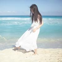 QQ头像女生海边背影唯美🌊精选海浪与夕阳交织的浪漫瞬间