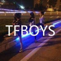 女生头像tfboys带字背影🌟专属四叶草的带字背影头像