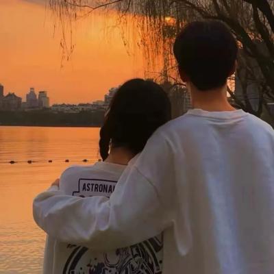 充满爱意的情侣头像📸本系列聚焦「爱意满满的幸福情头真人」