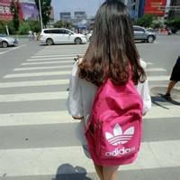 QQ女生头像背书包可爱真人🎒精选萌系背书包头像