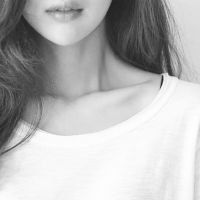 黑白带帽子女生头像🎩精选女生背影带帽黑白QQ头像