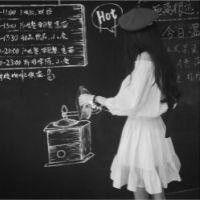 黑白带帽子女生头像🎩精选女生背影带帽黑白QQ头像