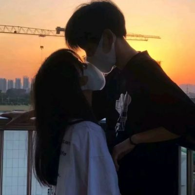 热恋又超幸福的情侣头像 很有魅力又超级自在的好看情侣头像