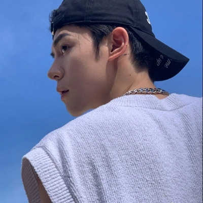 唯美又好看的男生头像 帅气又很精致的帅哥男生头像合集