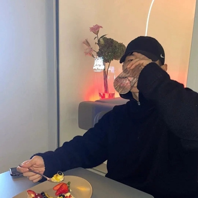 唯美又好看的男生头像 帅气又很精致的帅哥男生头像合集