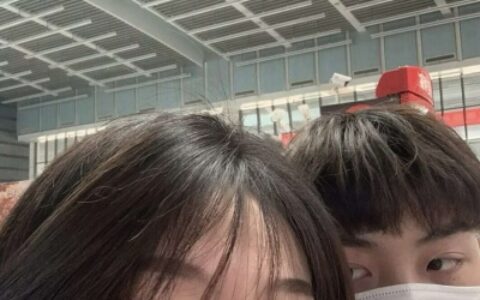 微信情头一对两张,高清超甜的暧昧情头一对两张图片