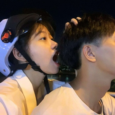 微信情头一对两张,高清超甜的暧昧情头一对两张图片