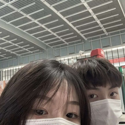 微信情头一对两张,高清超甜的暧昧情头一对两张图片