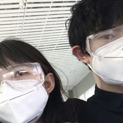 高清一对两张真人情侣头像图片