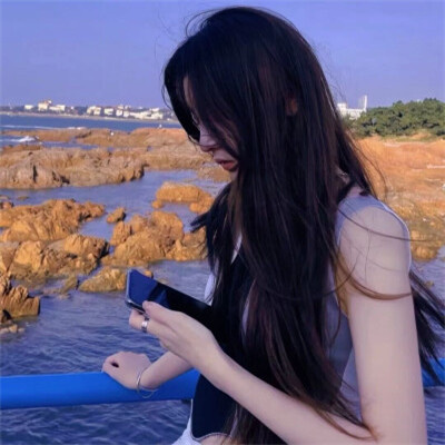 一人一半不易发现情头图片合集 2023一男一女最新情侣头像真人