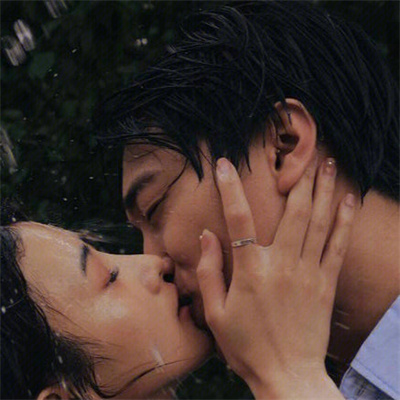 认真又很亲密的温馨情侣头像 亲密又超级恩爱的好看呐情侣头像