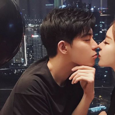 好看又舍不得换的高清情侣头像 亲密又幸福的热恋情侣头像