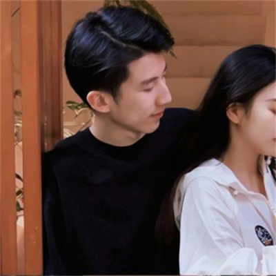 与青春擦肩的甜美情侣头像 超好看的亲密情侣头像