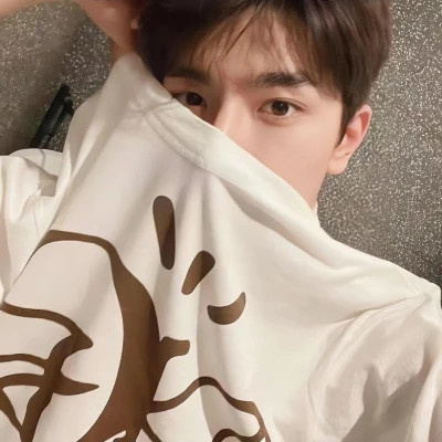 不易被发现的甜蜜情侣头像 2023一人一张不明显真人情头图片