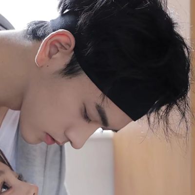 很甜美恩爱的浪漫情头 真人露脸精致一左一右情侣头像