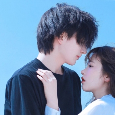 2023最火一男一女情头超级好看 高清很甜很撩的幸福的情侣头像