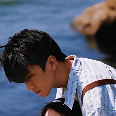 看起来超浪漫甜蜜的qq情头 明显唯美氛围感真人情侣头像图片