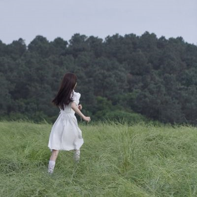 看起来超浪漫甜蜜的qq情头 明显唯美氛围感真人情侣头像图片