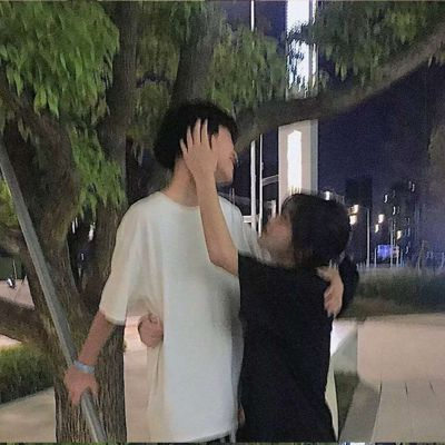 看起来超浪漫甜蜜的qq情头 明显唯美氛围感真人情侣头像图片