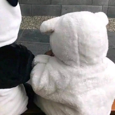 萌化人心的小孩子微信情头 一男一女超可爱萌娃情侣头像图片