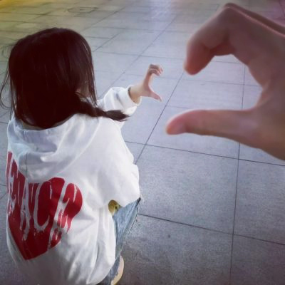 一左一右比心的情侣头像一男一女 情侣比心手势情侣头像图片大全